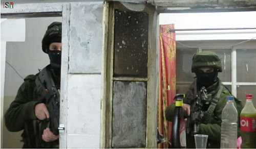Les forces israéliennes envahissent l'appartement ISM dans le cadre d'une campagne de harcèlement continu contre les militants à Hébron/Al-Khalil (vidéo)
